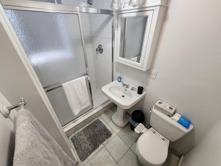 Spacious 3 Bedroom Apartment Mins To Nyc! 유니언시티 외부 사진